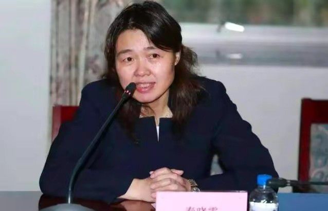 女奥特曼打怪兽